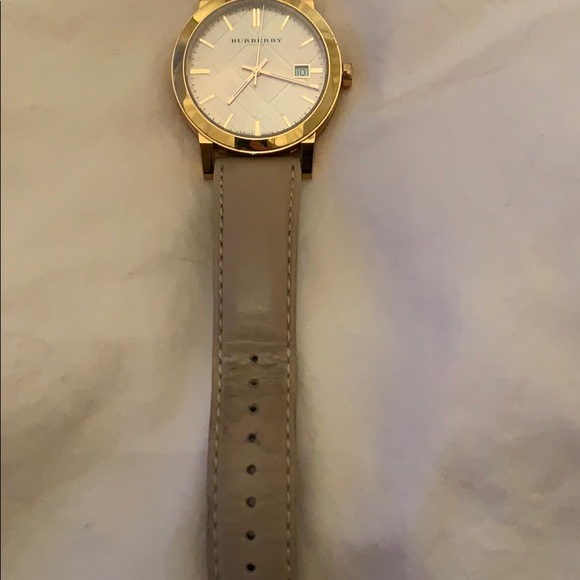 Burberry watch - Picture 2 of 4